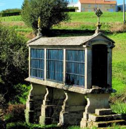 Hórreo en Quintelas de Abaixo, Dúas Igrexas